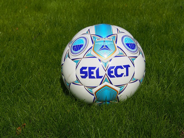 哈利伯顿：打控卫就像当妈妈一样 要努力让所有队友开心.